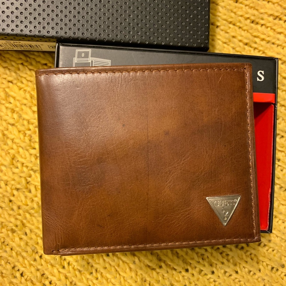 Guess men’s wallet!